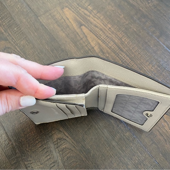 Michael Kors Wallet - Picture 3 of 4